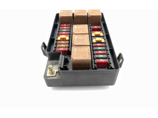 Блок предохранителей LJB2822AB Jaguar XK8 - XKR