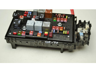 Блок предохранителей 13318781, 1110031AB Vauxhall Astra J