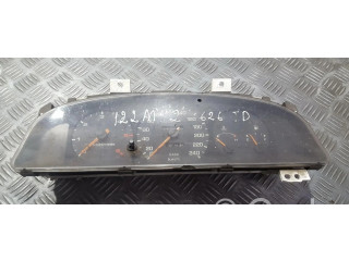 Панель приборов    Mazda 626       