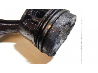 Píst    Nissan Serena  pro naftový motor 2.0  