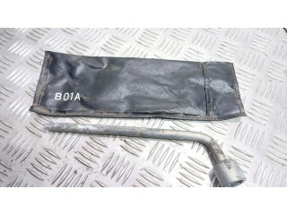 Ключ для болтов колес