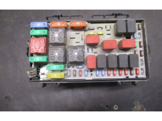 Блок предохранителей 51737884 Fiat Grande Punto