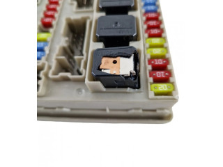 Pojistková skříňka 284B7AX61A Nissan Note (E11) 2010