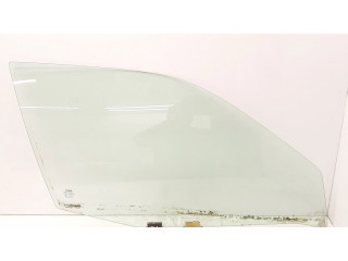 Основное стекло передних дверей (четырехдверного автомобиля)