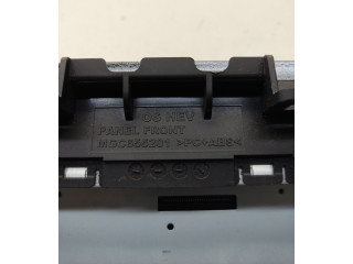 Радио/ проигрыватель CD/DVD / навигация