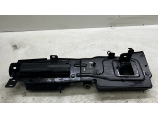 Другая деталь отсека двигателя