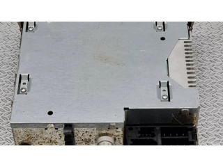 Радио/ проигрыватель CD/DVD / навигация