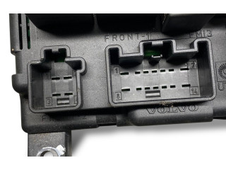 Блок предохранителей 8678449, 518826011   Volvo XC90    