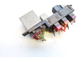 Блок предохранителей 8l0941822 Volkswagen Golf IV