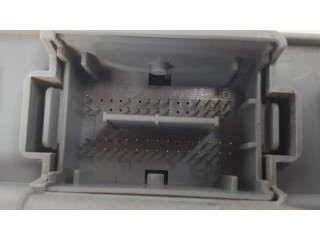 Блок предохранителей 520158930 Opel Corsa E