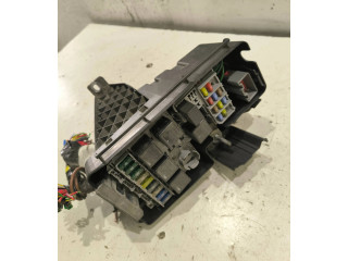 Блок предохранителей 30728132 Volvo V70