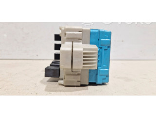 Блок предохранителей Mr587875 Mitsubishi Outlander