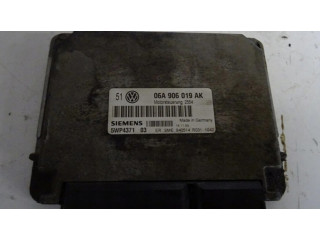 Řídící jednotka 06A906019AK Volkswagen Golf IV 2000