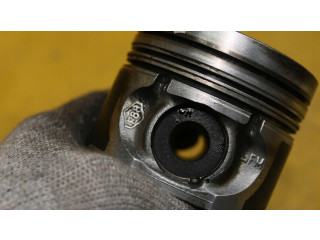  Поршень с шатуном    Renault Clio III  