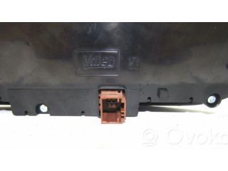 Радио/ проигрыватель CD/DVD / навигация