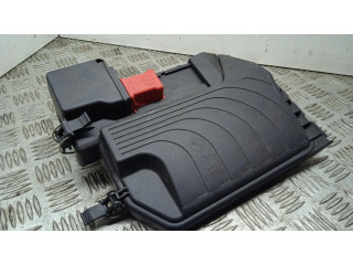 Крышка ящика аккумулятора