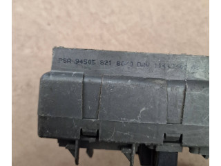 Блок предохранителей  9450582180   Peugeot 406    