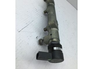 Топливная рампа 057130764B   Audi A6 S6 C6 4F  