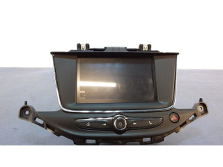 Радио/ проигрыватель CD/DVD / навигация