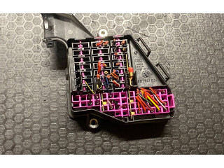 Блок предохранителей  8D1941824   Audi A6 S6 C6 4F    