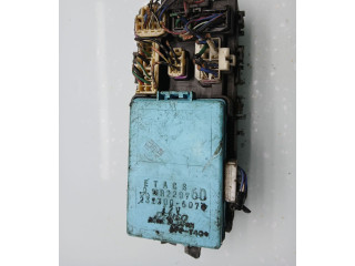 Блок предохранителей MR228760, 2323006072 Mitsubishi Colt