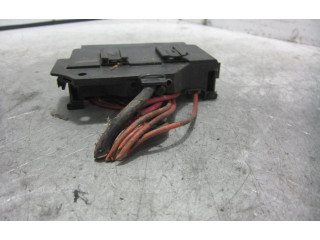 Блок предохранителей 90589541   Opel Meriva A    