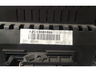 Панель приборов 1Z0920841D, V0918066 Skoda Octavia Mk2 (1Z)