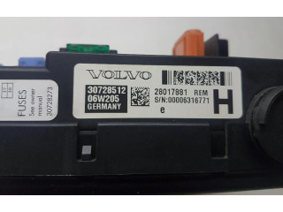 Блок предохранителей 30728512, A542 Volvo V70