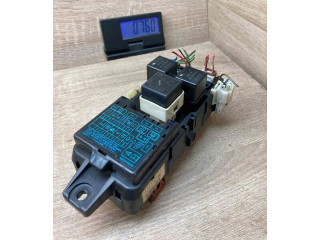 Блок предохранителей MB953355, 0K080231 Mitsubishi Carisma