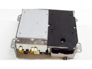 Радио/ проигрыватель CD/DVD / навигация