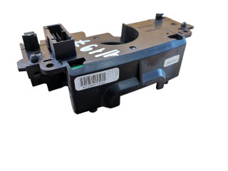 Ручка стеклоочистителей 30658614   Volvo V70