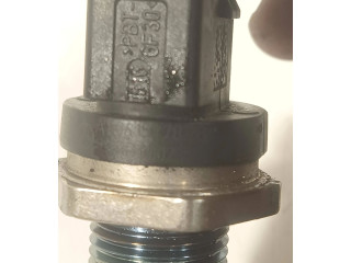 Vstřikovací lišta A0061537828 Mercedes-Benz E C207 W207 Om642