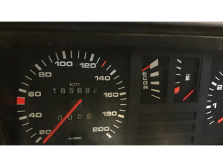 Панель приборов 81117185, 88471064   Audi 80 90 B2       