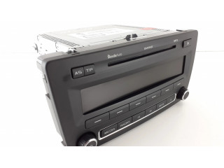 Радио/ проигрыватель CD/DVD / навигация