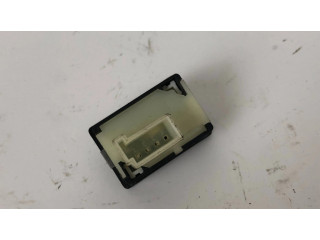 Выключатель открытия задней двери