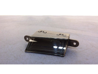 Радио/ проигрыватель CD/DVD / навигация