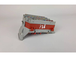 Блок предохранителей  9162439   Volvo V70    