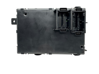 Блок предохранителей 13356923, 28282164   Opel Meriva B    