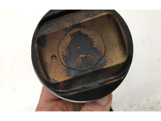 Píst Nissan Note (E12)