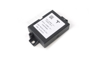 Turbodmychadlo Блок управления дверью 105589100D   Tesla Model X   
