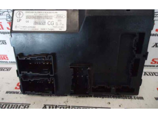 Блок предохранителей 8V5115K600CG Ford Fiesta