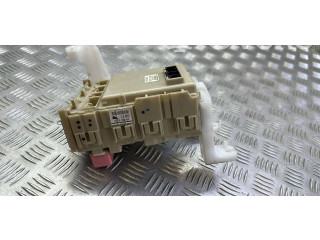 Pojistková skříňka 8273005C80 Toyota Avensis T270 2014