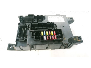 Блок предохранителей 13424262, 28372266 Vauxhall Corsa D