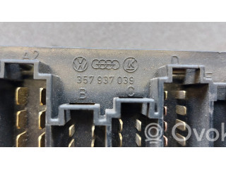 Блок предохранителей 357937039 Ford Galaxy