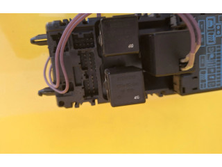 Блок предохранителей MB953355, MR318828 Mitsubishi Carisma