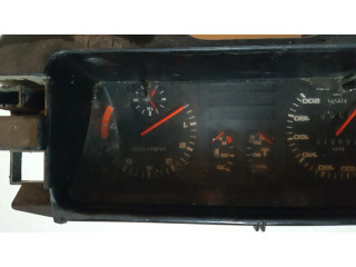 Панель приборов 81117185 Audi 80 90 B3