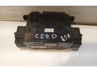 Дисплей    957101H700   KIA Ceed