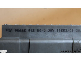 Блок предохранителей 95685912 Citroen Xsara
