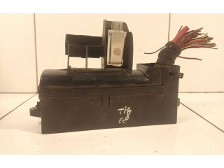 Pojistková skříňka Volkswagen Tiguan 2008