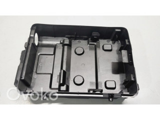 Другая деталь отсека двигателя